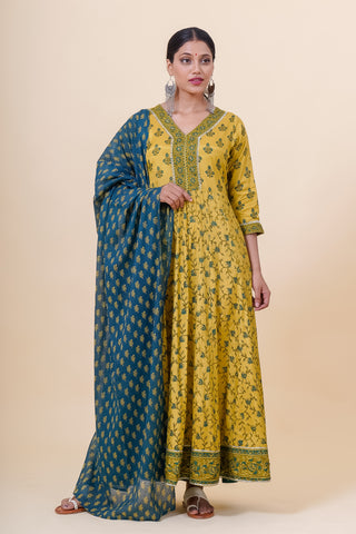 Chacha's 21453 printed Anarkali silk kurta with dupatta